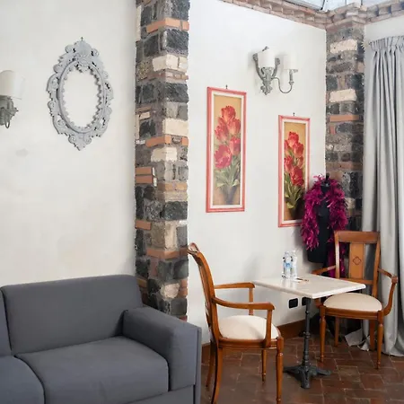 Domus Petra Bed & Breakfast 4*