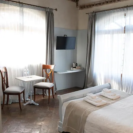 Domus Petra Bed & Breakfast 4*